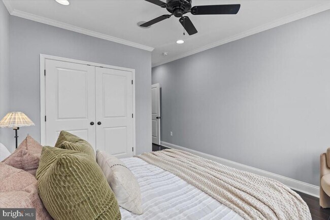 Building Photo - 616 Hyson St