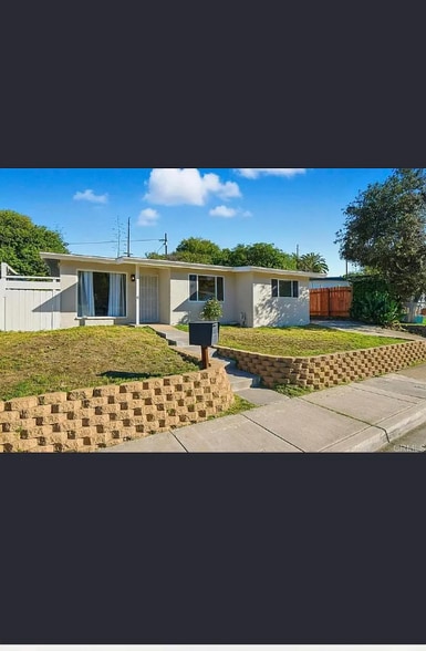 Building Photo - 5566 Streamview Dr