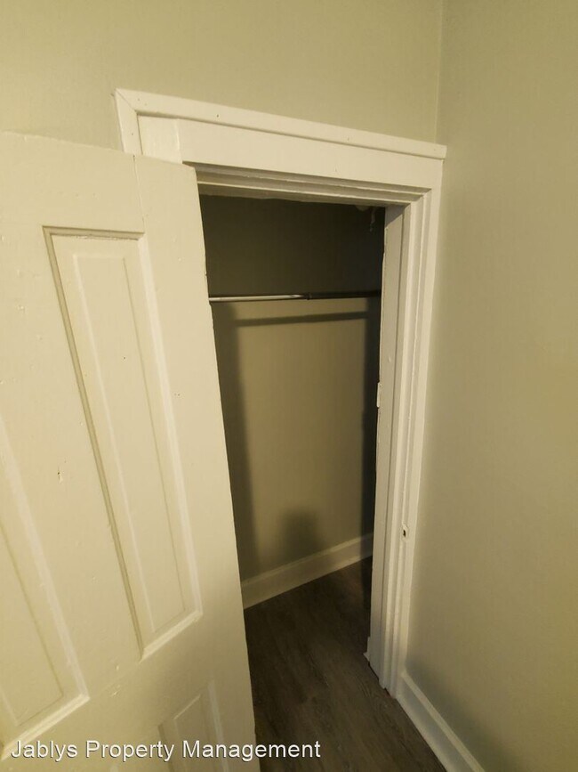 Building Photo - 3 br, 1 bath House - 902 Park Ave