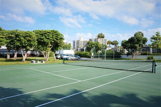 Building Photo - 210 Seaview Dr