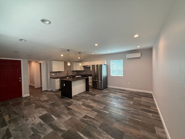 Building Photo - Amazing 1 Bedroom Back Home in La Crescenta!
