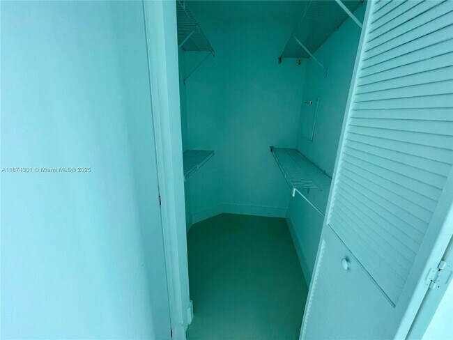 Building Photo - 300 S Biscayne Blvd