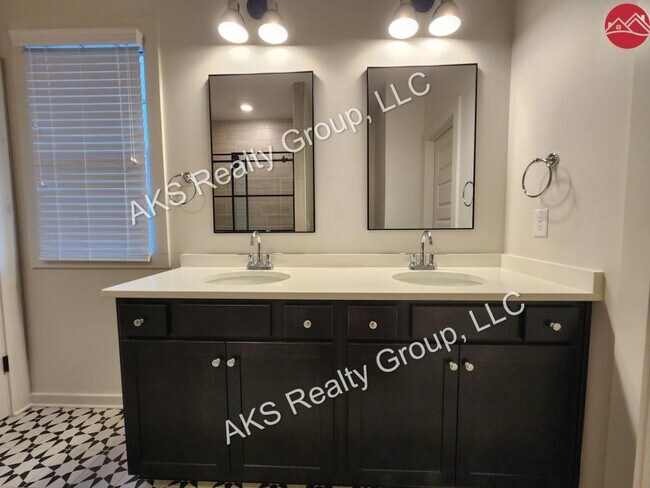 Building Photo - 1012 Windsor Dr