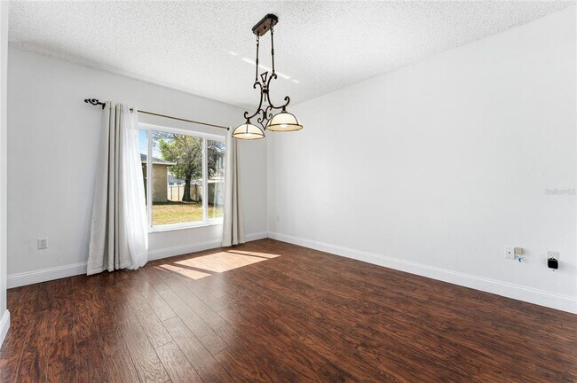 Building Photo - 637 Bittern Ct