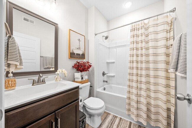 Building Photo - 525 Bloomington Trce