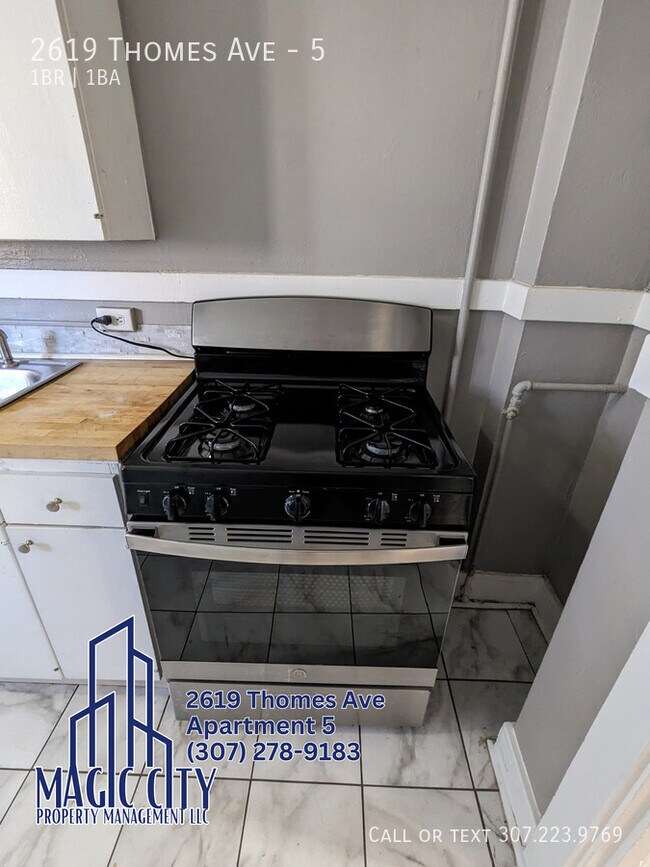 Building Photo - 2619 Thomes Ave