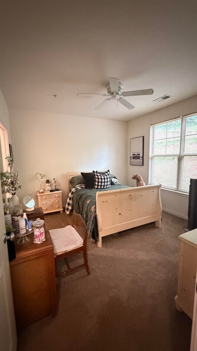 Building Photo - 106 Community Way