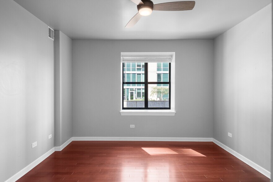 Building Photo - 451 W Huron St