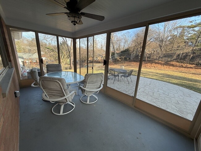 Building Photo - 1168 Cryer Ave