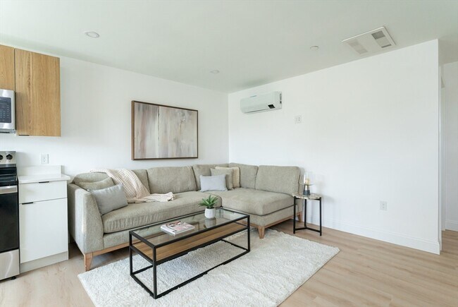 Building Photo - 7 Kenoza Ave