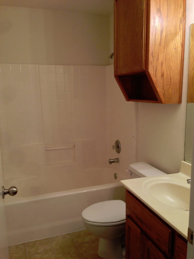 Building Photo - 3BR / 2BA Duplex in Hewitt, Texas | Midway...
