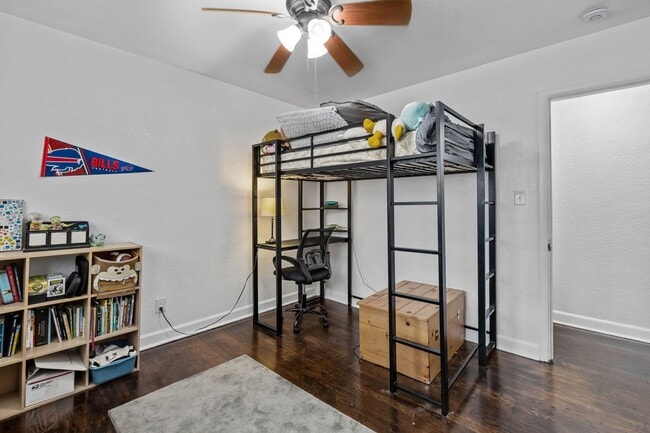 Building Photo - Spacious 4-Bedroom Home with Saltwater Pool & Large Fenced Yard