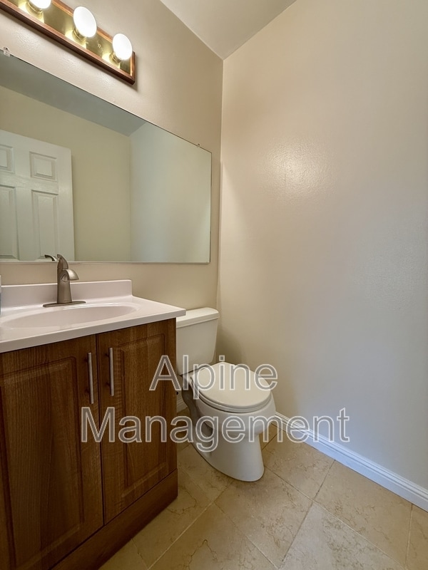 Building Photo - 2657 Kentworth Way