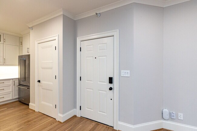 Building Photo - 1000 Kelton Cottage Way
