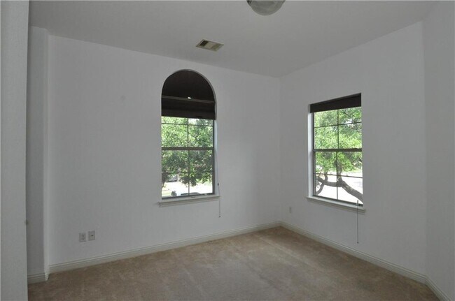 Building Photo - 3323 Pine Needle Cir