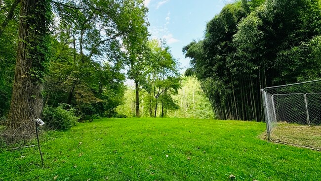 Building Photo - 96 Old Pascack Rd