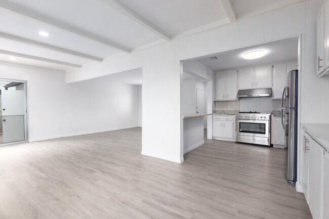 Building Photo - 4810 Iroquois Ave