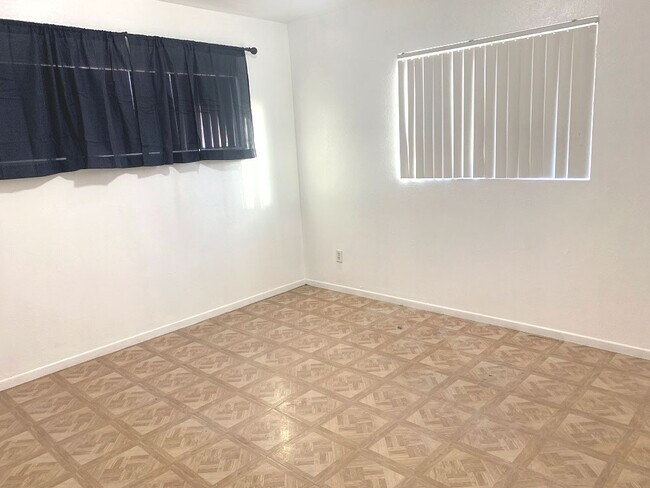 Building Photo - 1026 E Highland Ave