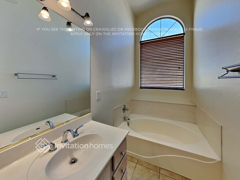 Building Photo - 12740 W Holly St