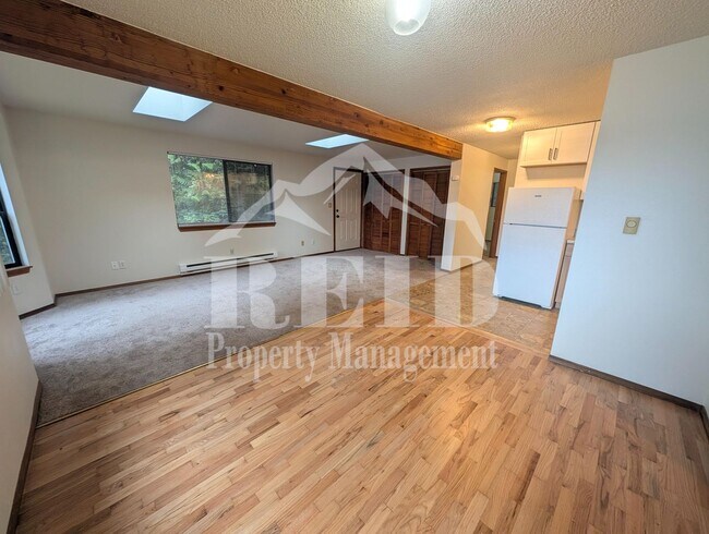 Building Photo - Illahee6056