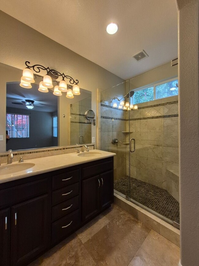 Building Photo - Now Leasing!! 3bd/2ba Gorgeous Single-Story Home Located In Roseville