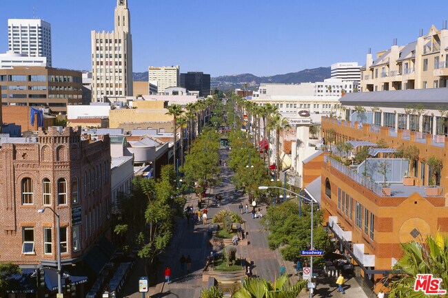 Building Photo - 1447 Stanford St