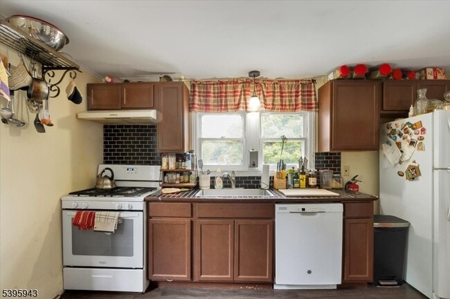 Building Photo - 21 Munson St