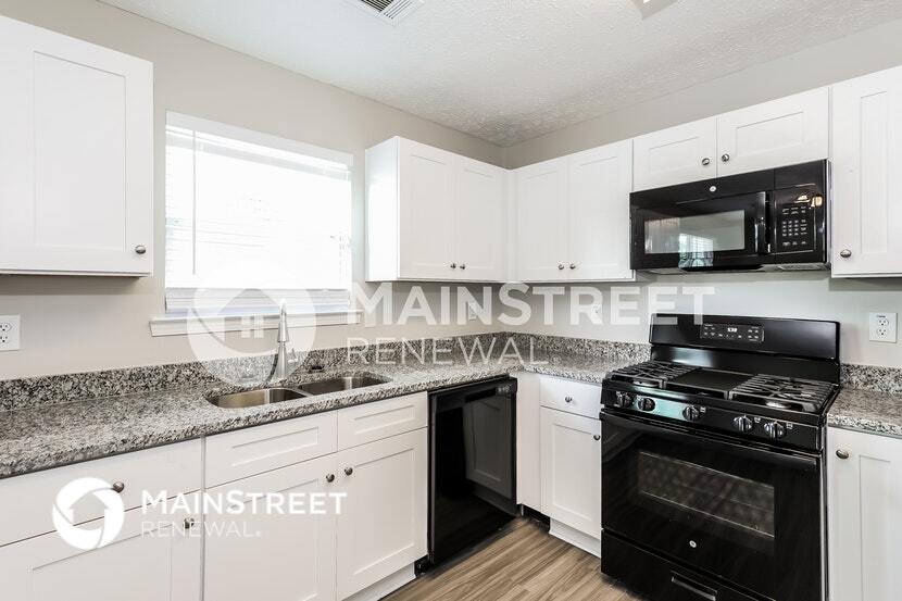 Building Photo - 7925 Woodlake Dr