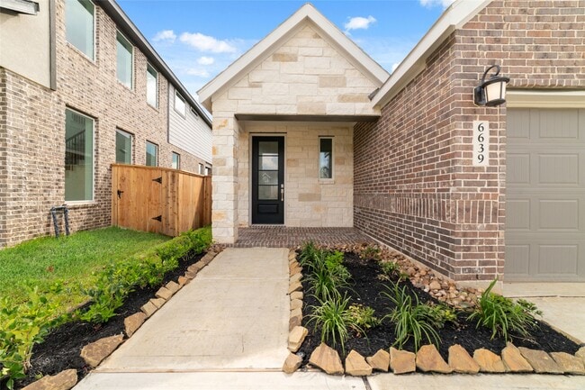Building Photo - 6639 Sunset Velvet Dr