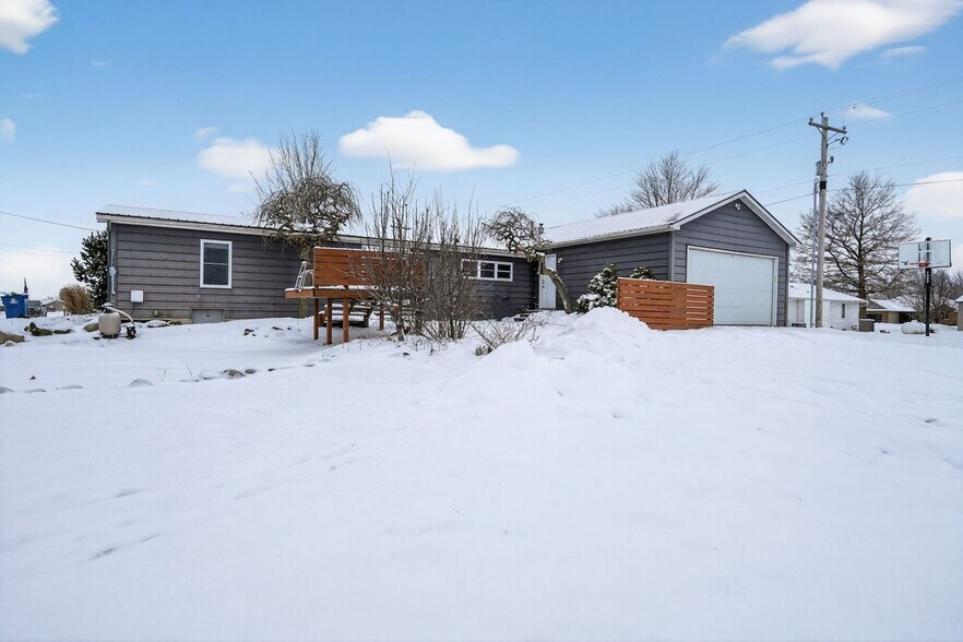 Building Photo - 18025 Doehrman Rd