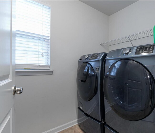 Building Photo - 1113 Long Farm Cir