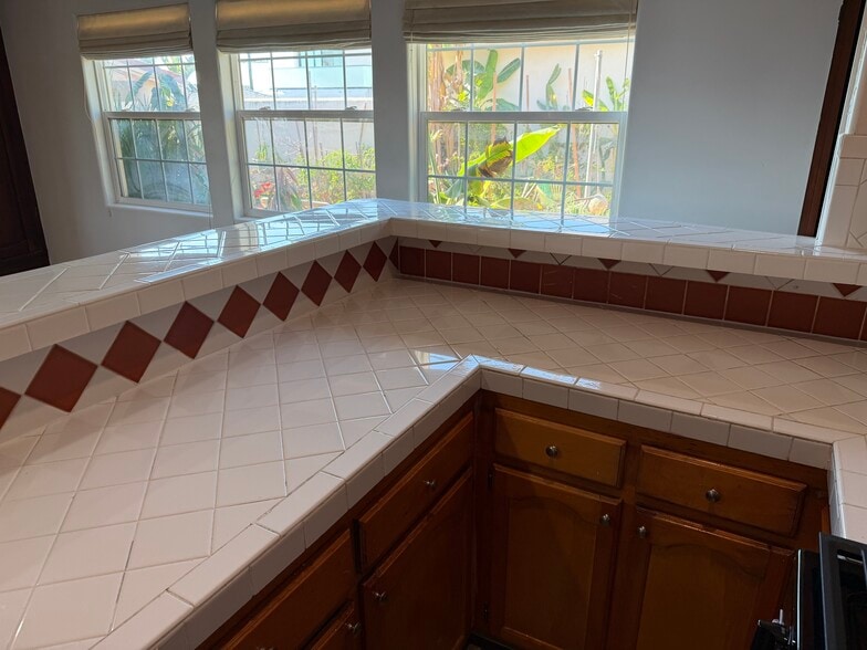 Building Photo - 12621 Victoria Ave