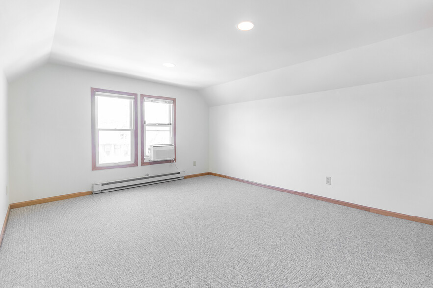 Building Photo - 419 W Doty St