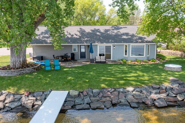 Building Photo - 21253 Lake George Blvd