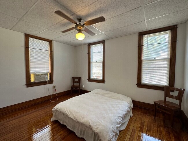 Building Photo - 239 N Stratton St