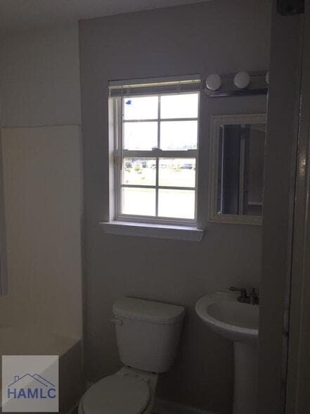 Building Photo - 936 Poppleton Dr