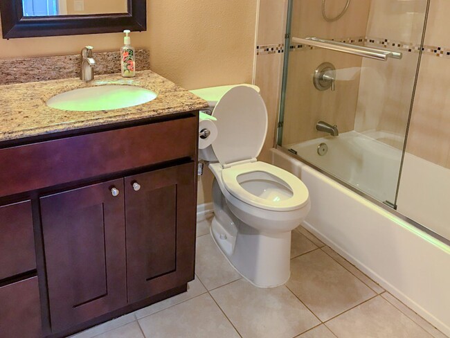 Building Photo - Beautiful 2-Bedroom, 2-Bathroom Condo for ...