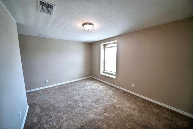Building Photo - Beautiful 3-Bedroom Home with Flex Space i...