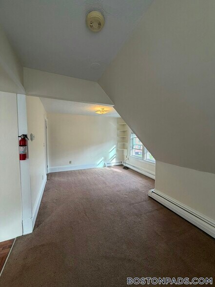 Building Photo - 393 Adams St