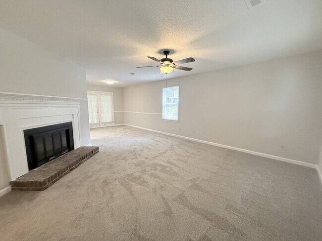 Building Photo - 3003 Amidon Dr