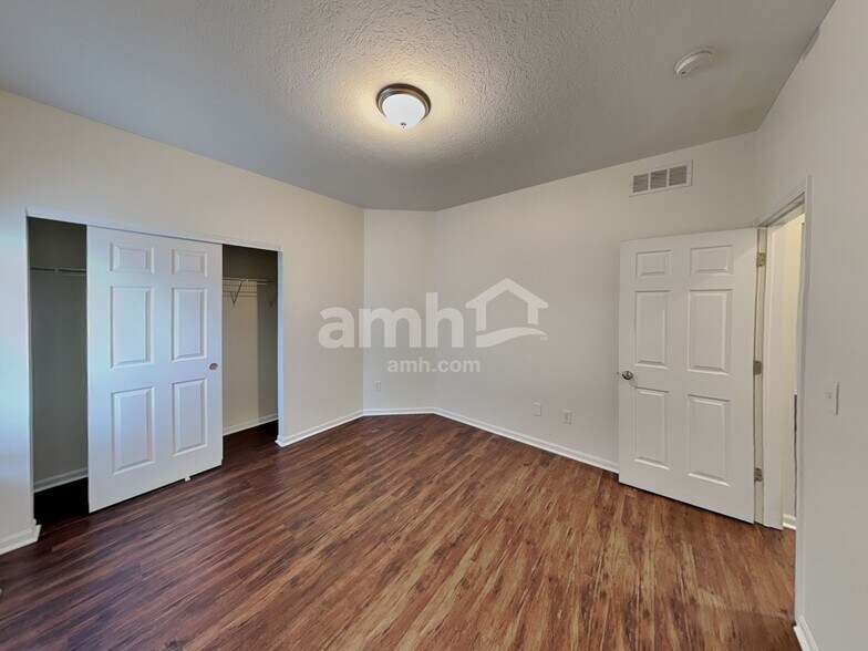 Building Photo - 210 Cherry Tree Ln