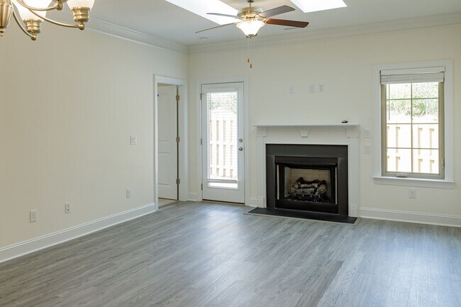 Building Photo - Brand new Luxurious 3 bedroom 3 bath + LOFT townhouse in Stone Gate community High Point. Master ...