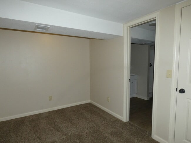 Building Photo - Beautifully Updated Property In North Kans...