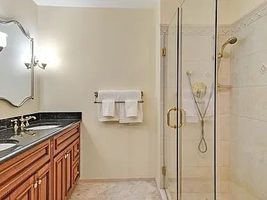 Building Photo - "Charming 2-Bed, 2-Bath Retreat in the Heart of Hinsdale – Spacious 2071 Sq Ft Haven!"