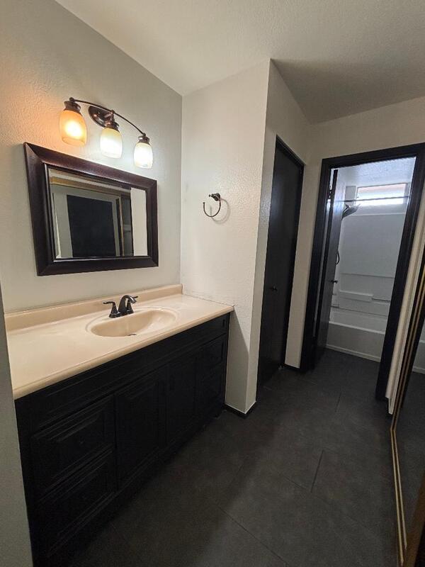 Building Photo - 10610 S 48th St