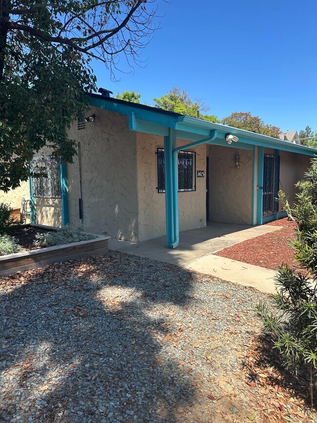 Building Photo - 1415 E Rialto Ave
