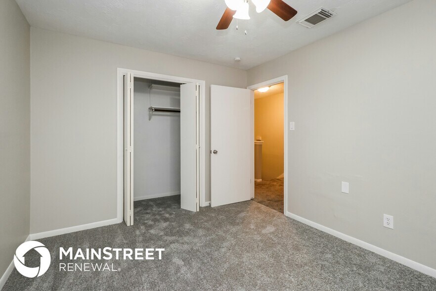 Building Photo - 647 Mosswood Dr