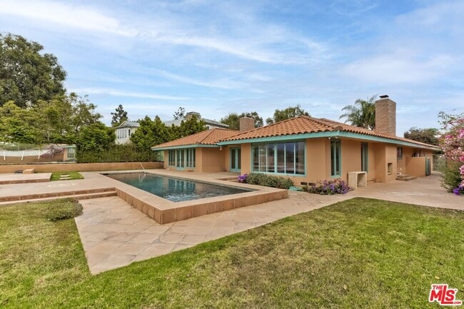 Building Photo - 401 Alma Real Dr