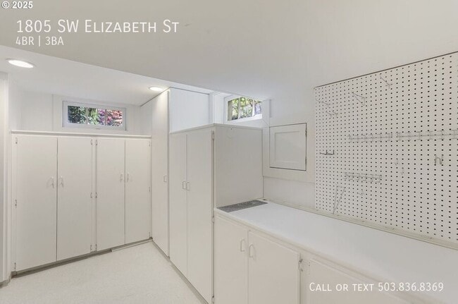 Building Photo - 1805 SW Elizabeth St