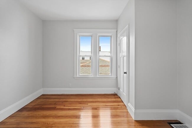 Building Photo - 33 Harbor View St